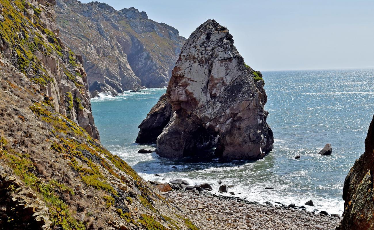 Photo de Praia do Lourisal avec roches de surface