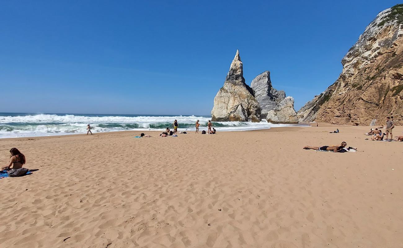 Photo de Praia da Aroeira avec sable lumineux de surface