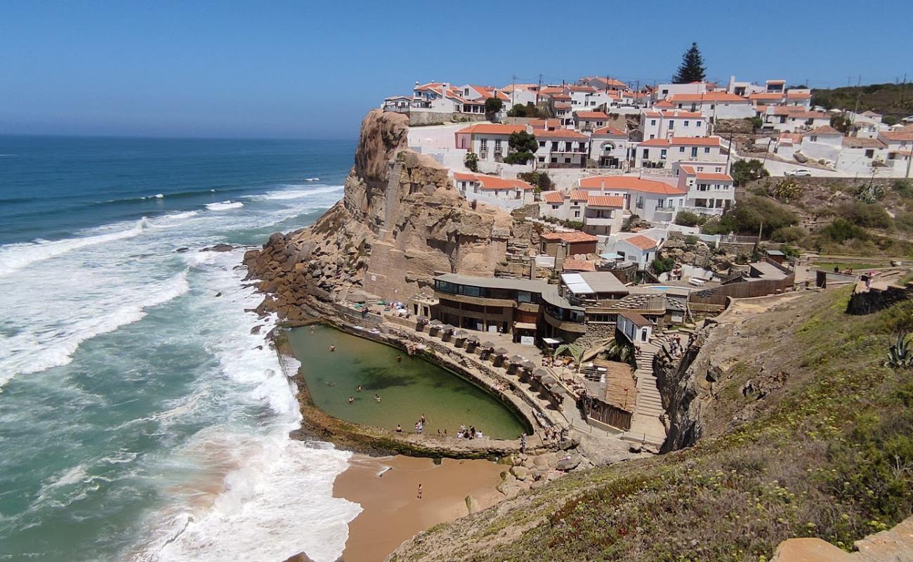 Photo de Praia das Azenhas do Mar avec sable lumineux de surface