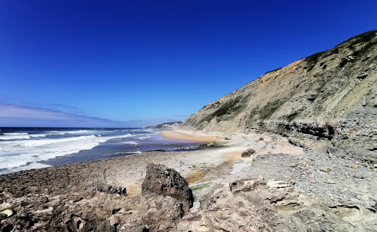 Photo de Praia da Aguda avec sable lumineux de surface