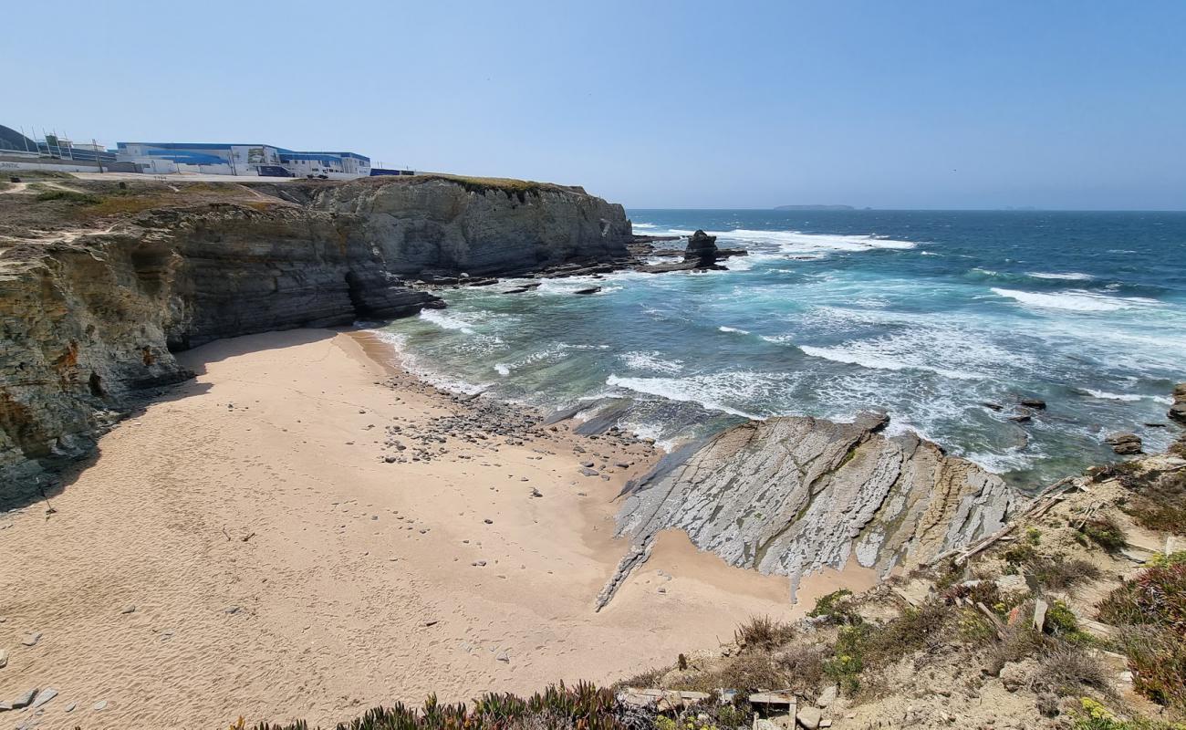 Photo de Praia Do Abalo avec sable lumineux de surface