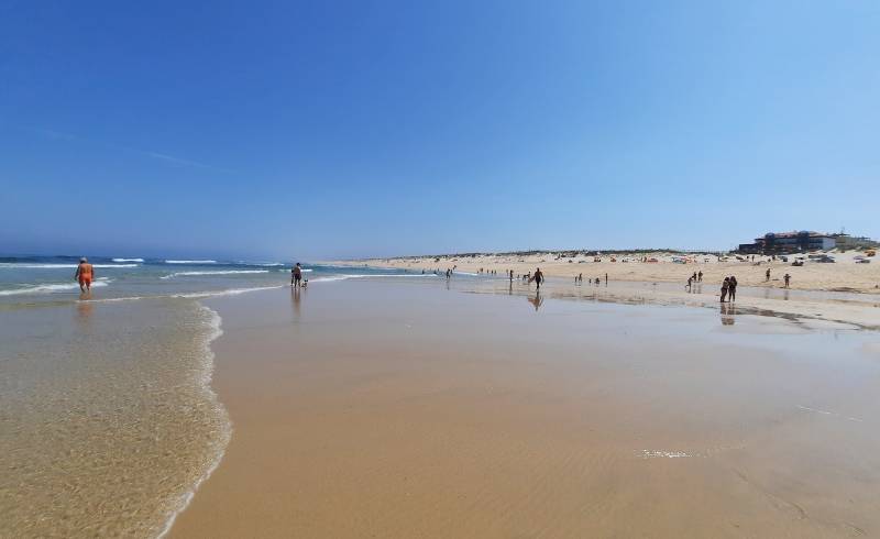 Photo de Praia de Quiaios avec sable beige de surface