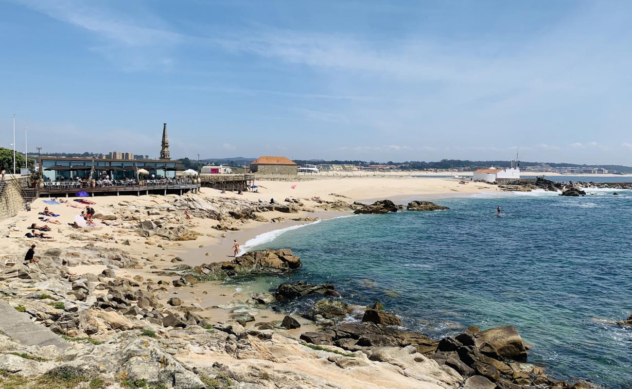 Photo de Praia da Senhora da Guia avec sable lumineux de surface