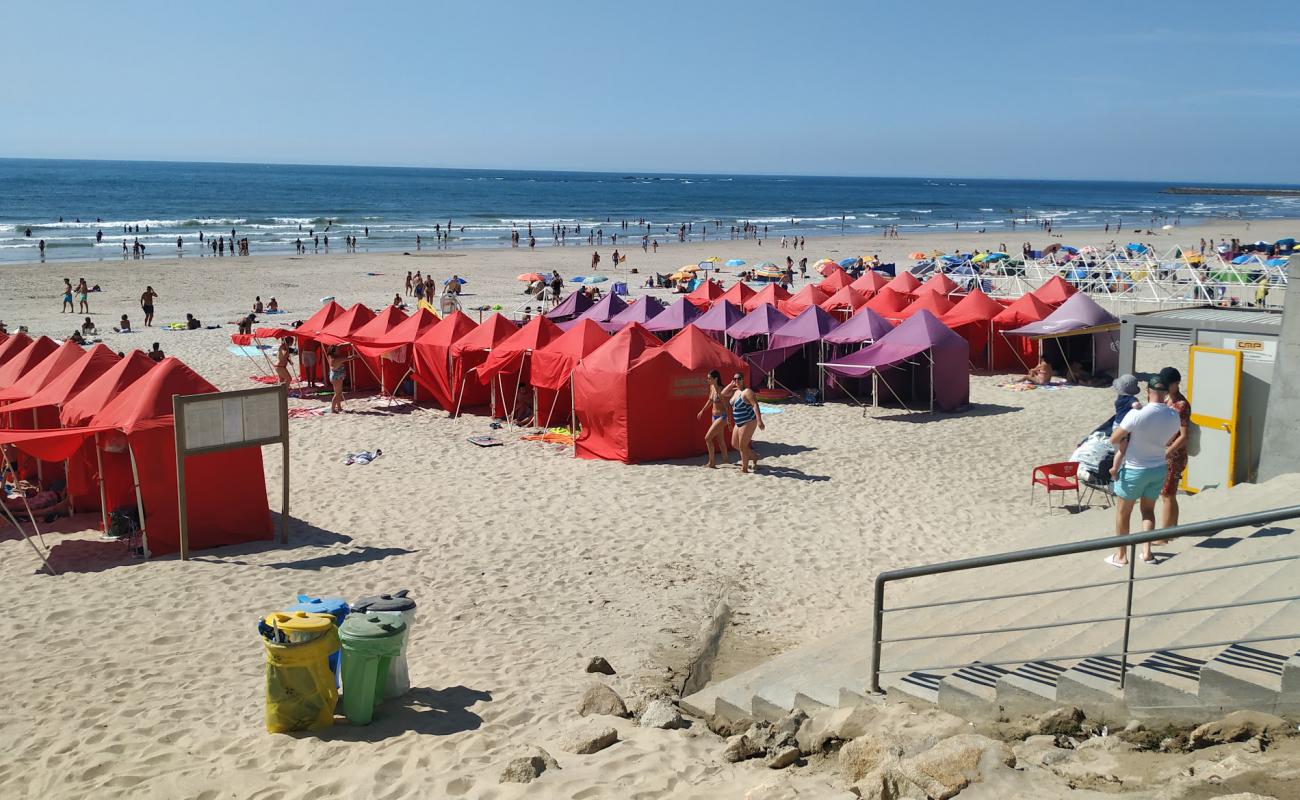 Photo de Praia de Ofir avec sable lumineux de surface