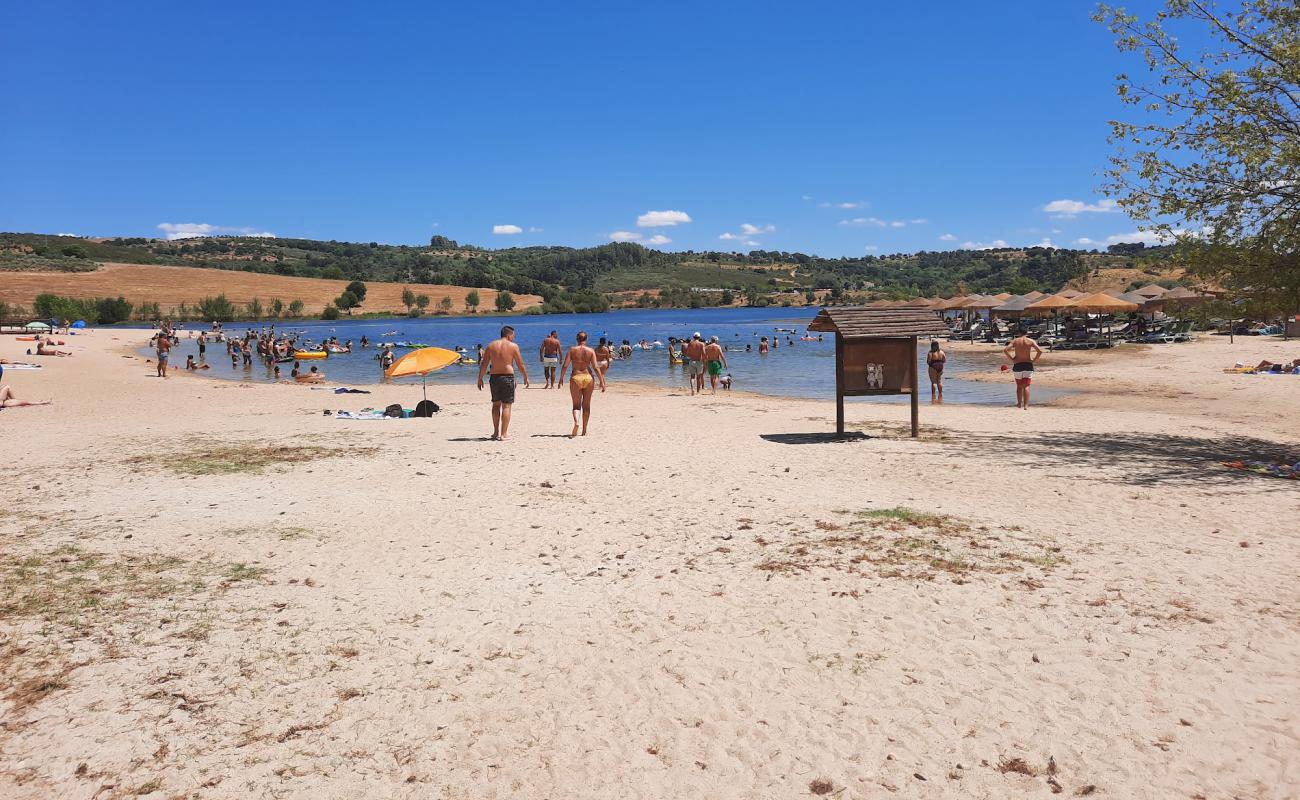 Photo de Praia Fluvial da Ribeira avec sable beige de surface