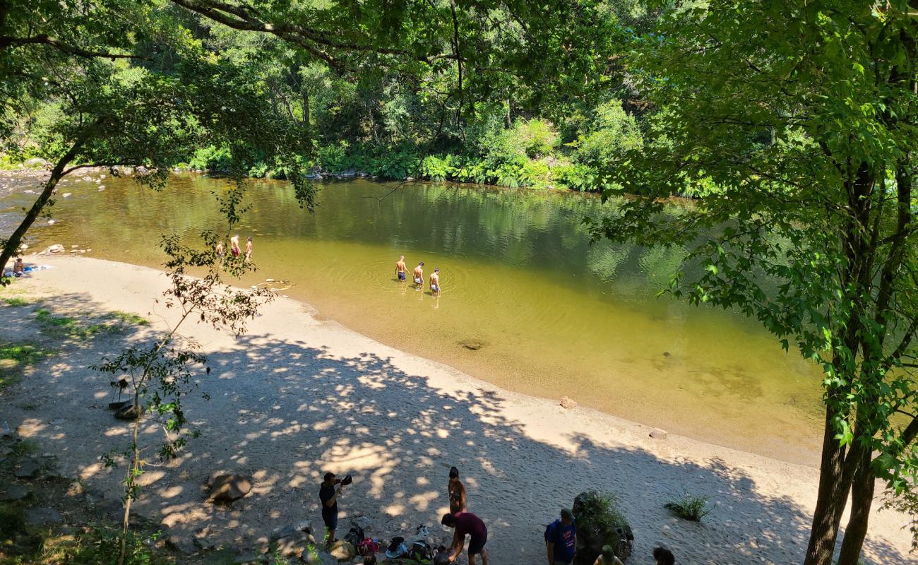 Photo de Praia Fluvial do Vau avec sable beige & pierres de surface