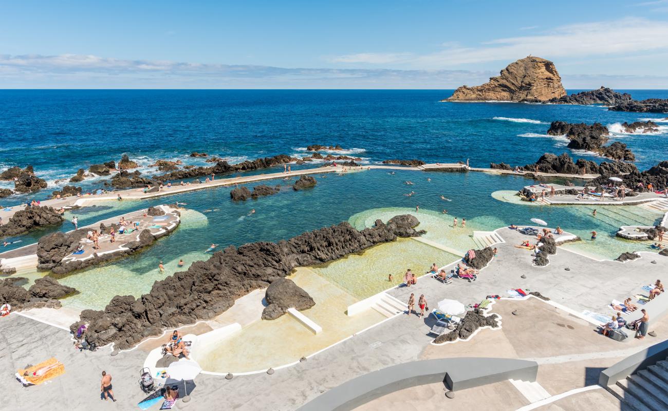 Photo de Piscinas Naturais de Porto Moniz avec béton de surface