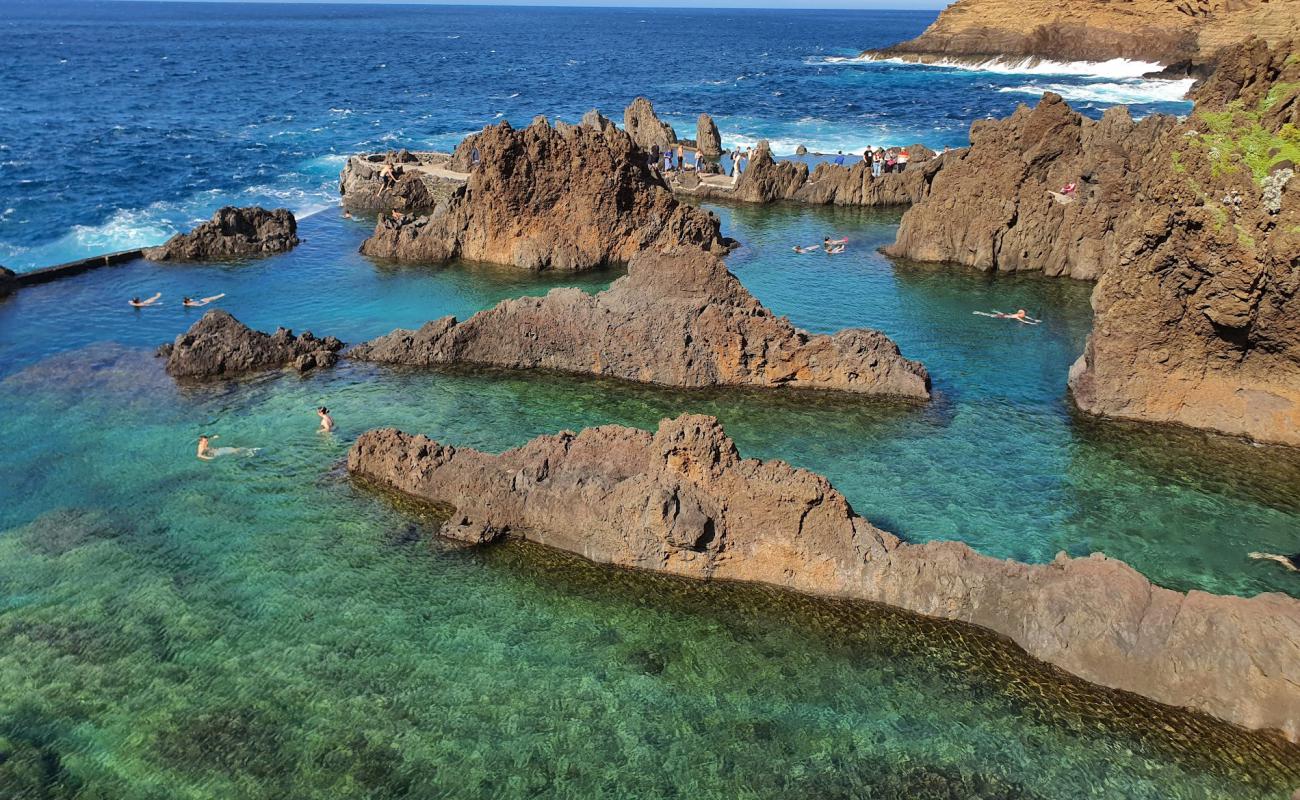 Photo de Piscinas Naturais Velhas avec béton de surface