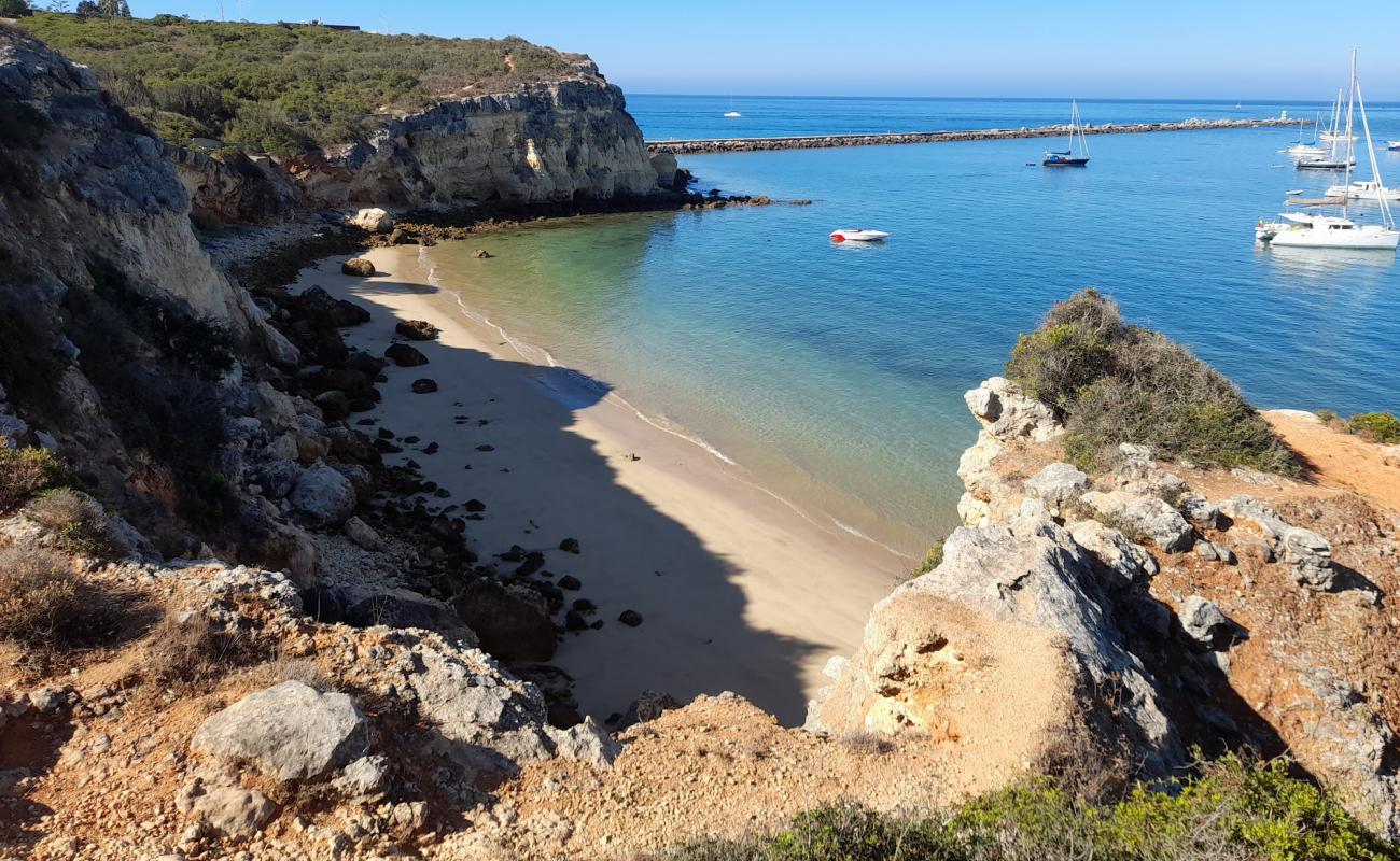 Photo de Praia da Infanta avec sable lumineux de surface