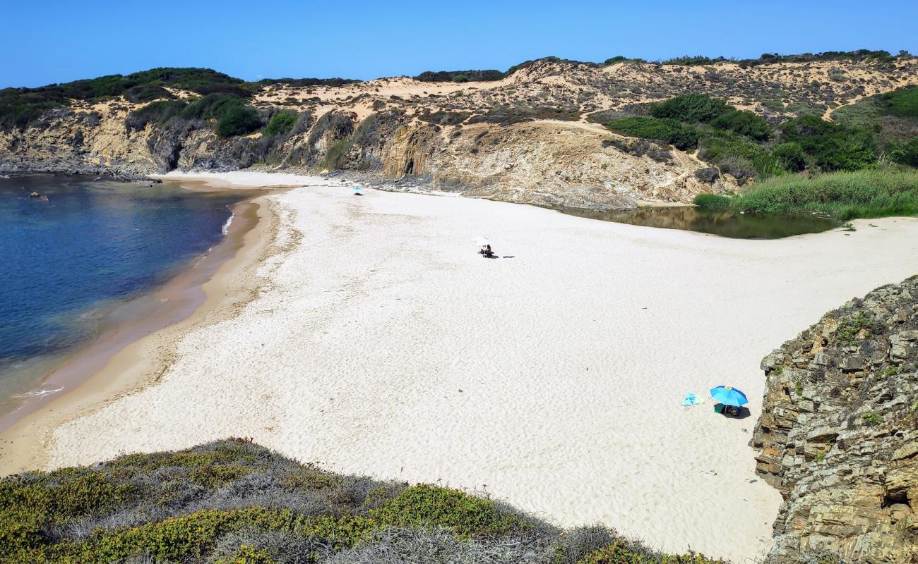 Photo de Praia da Foz dos Ouricos avec sable lumineux de surface