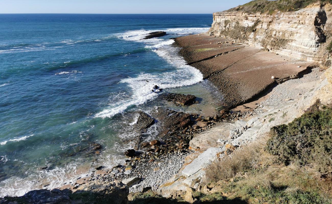 Photo de Praia do Penedo Mouro avec sable beige de surface