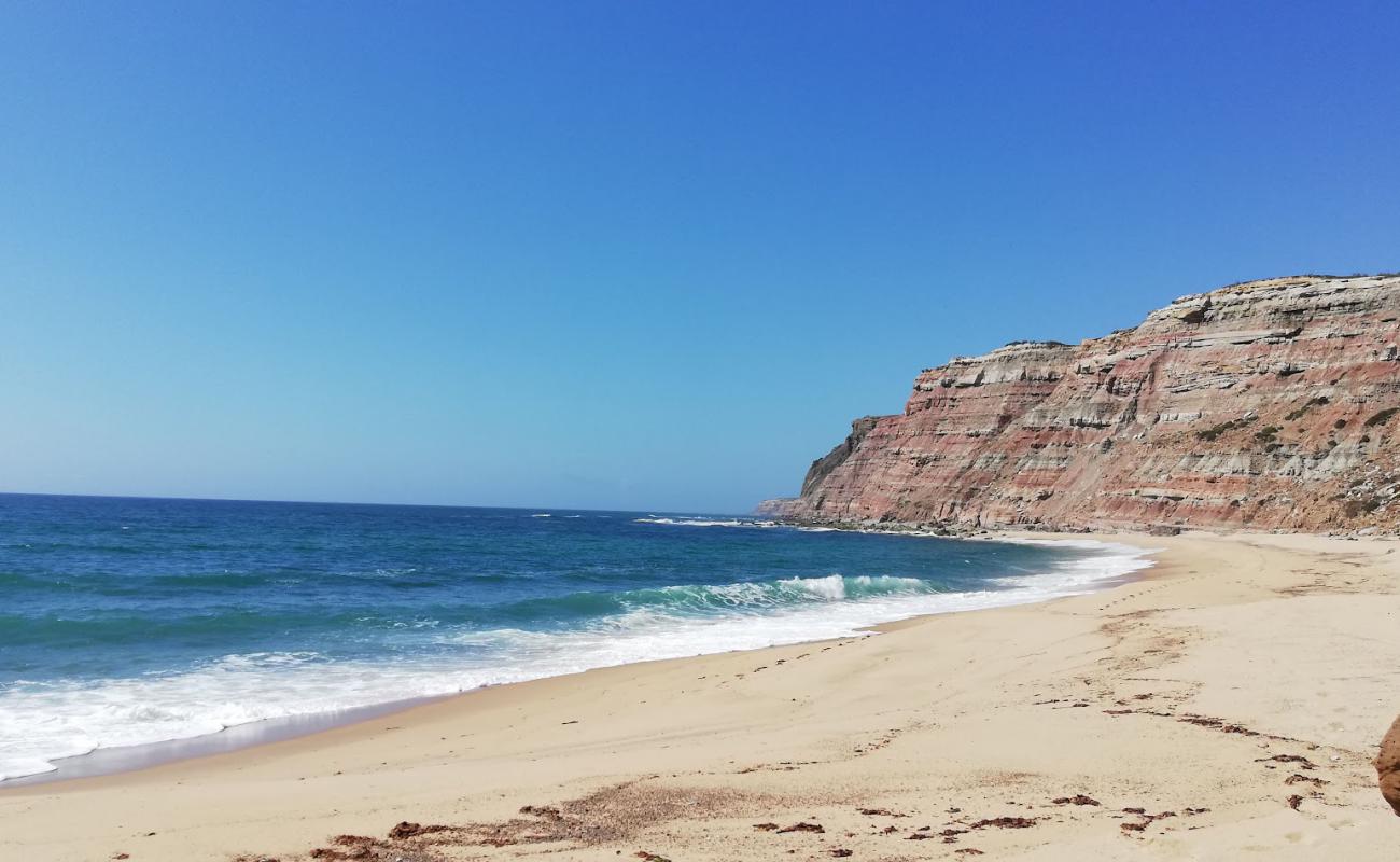 Photo de Praia da Escadinha avec sable beige de surface