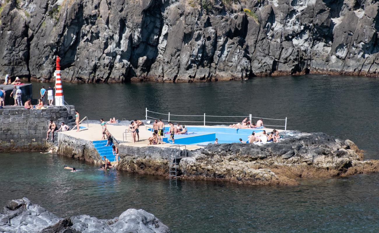 Photo de Piscina de Caloura avec surface béton pavée de surface