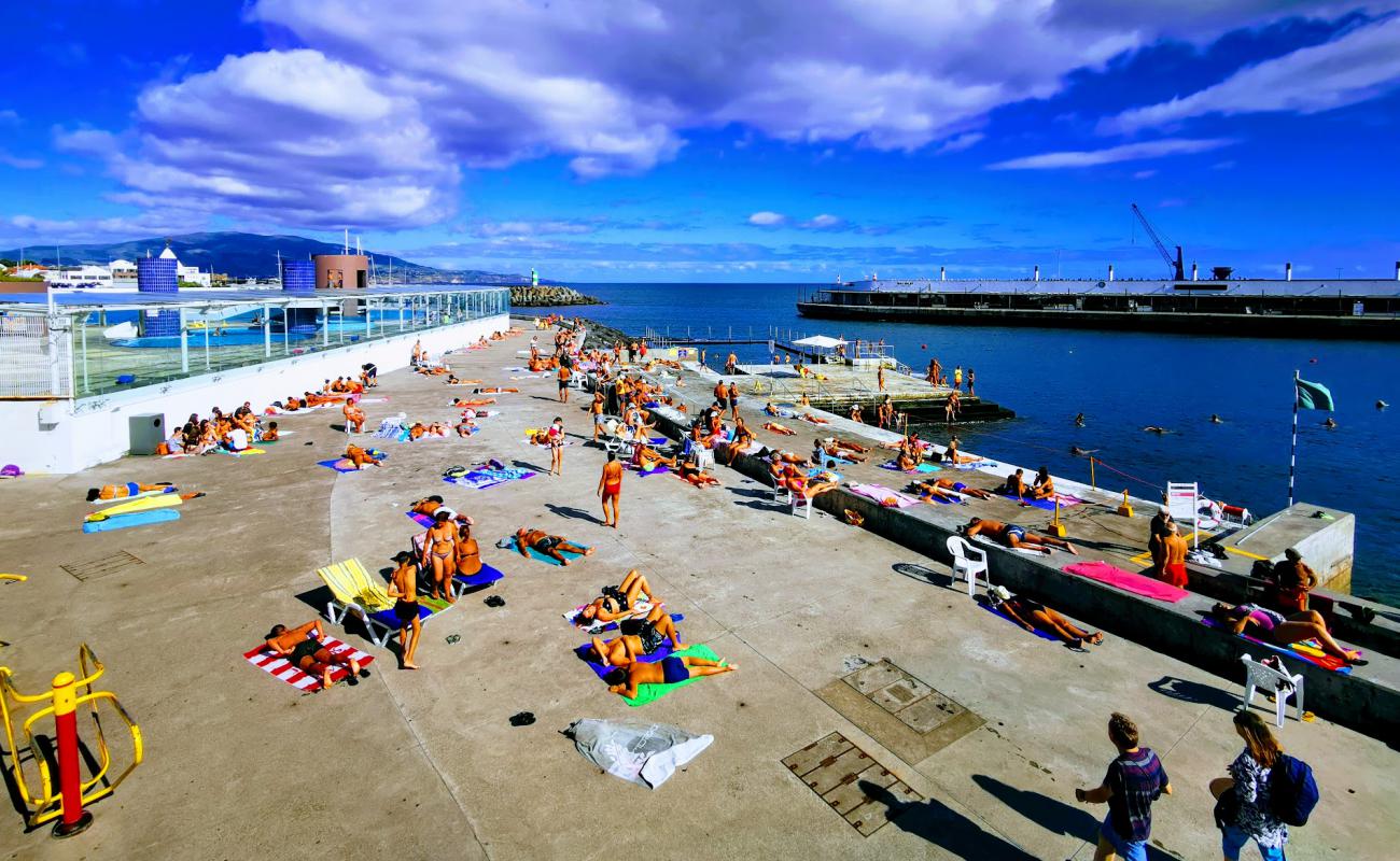 Photo de Piscinas do Pesqueiro avec surface béton pavée de surface