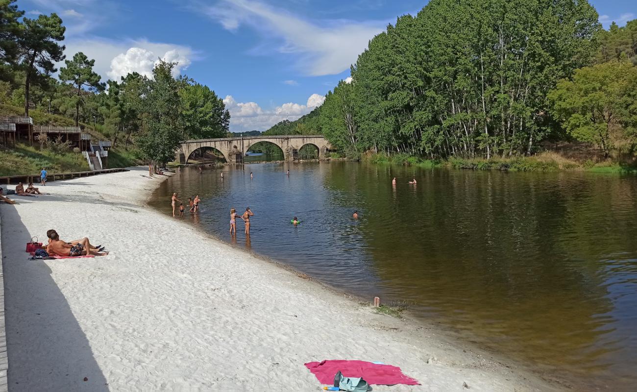 Photo de Praia Fluvial de Rabacal avec sable beige de surface