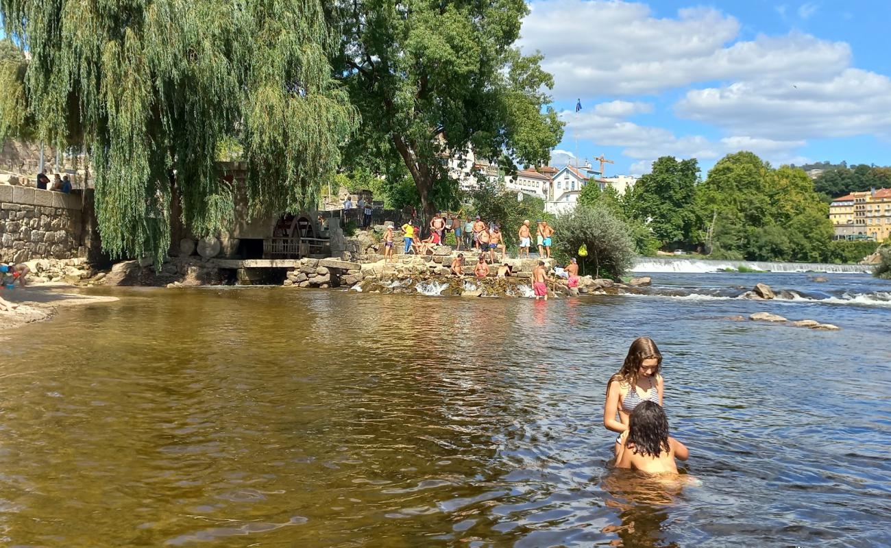 Photo de Praia Fluvial Aurora avec sable beige de surface
