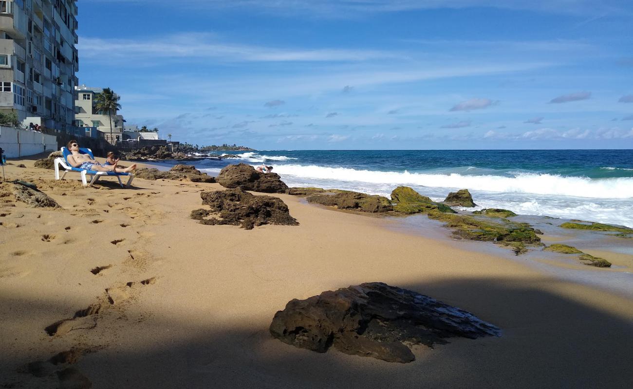 Photo de Condado beach avec sable beige fin de surface