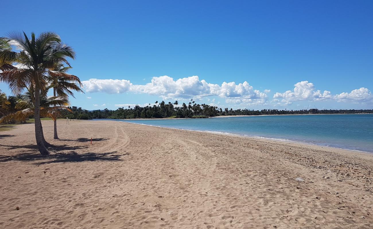 Photo de Playa de Beau avec sable lumineux de surface