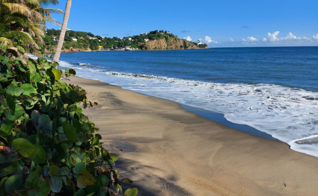 Photo de Playa Los Bohios avec sable gris de surface