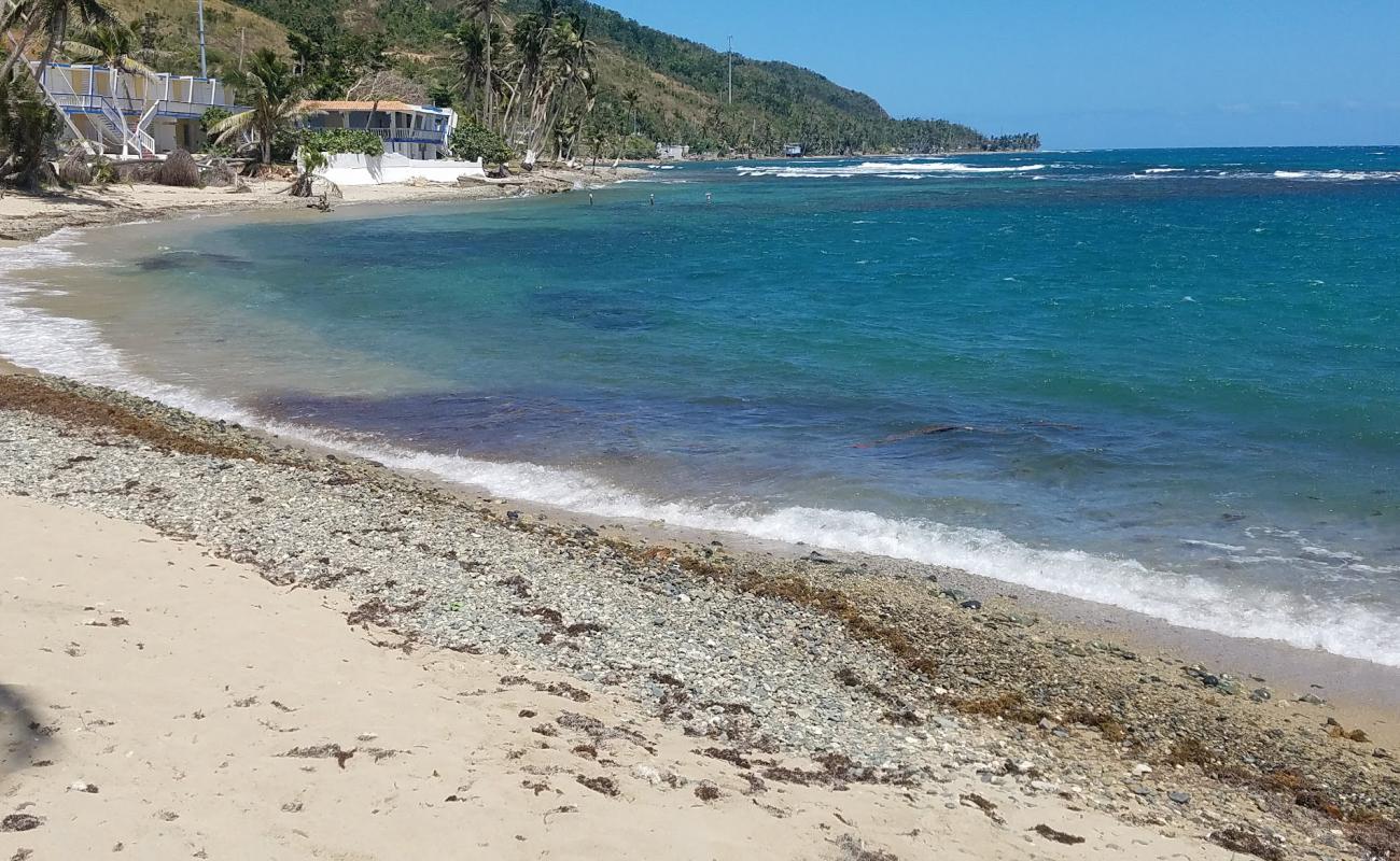 Photo de Playa Caribe avec sable gris avec caillou de surface