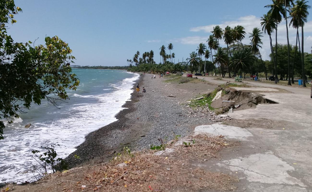 Photo de Playa Las Ochenta avec galets gris de surface