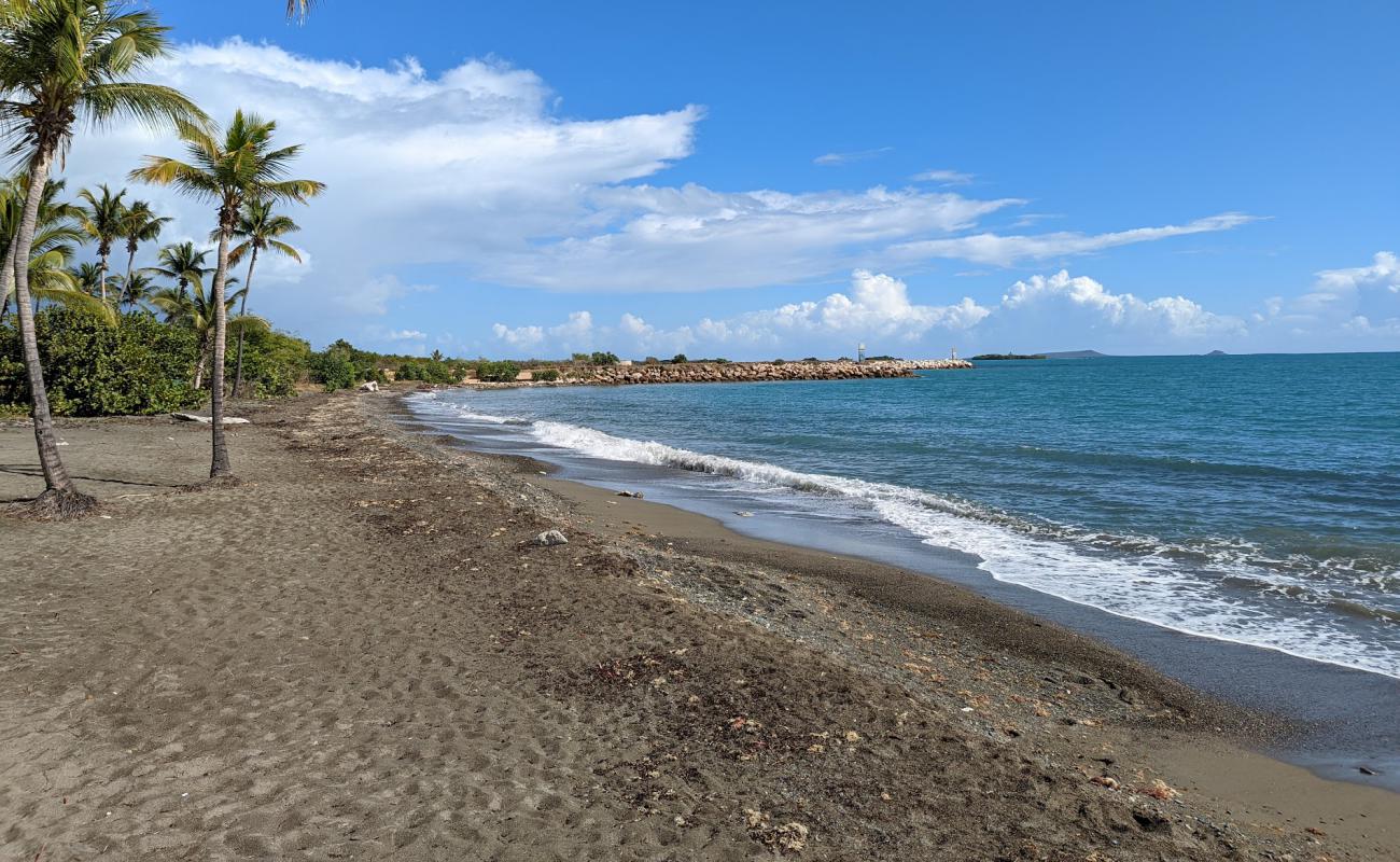 Photo de Playa Hilton Ponce avec sable gris avec caillou de surface