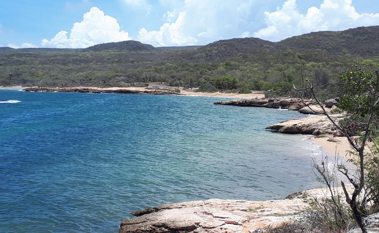 Photo de Playa Frontera avec sable beige fin de surface