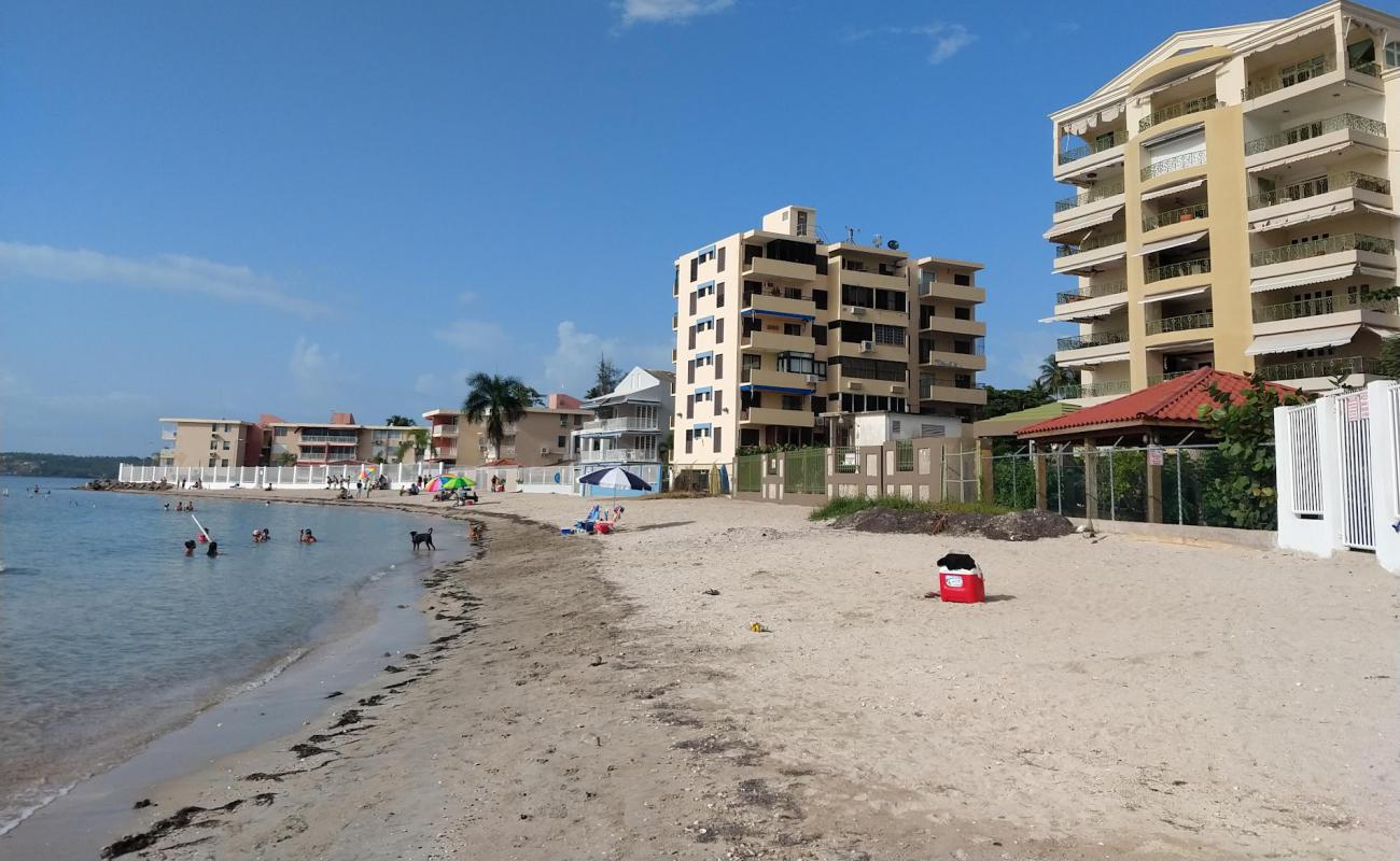 Photo de Playa Tres Tubos avec sable beige & galets de surface