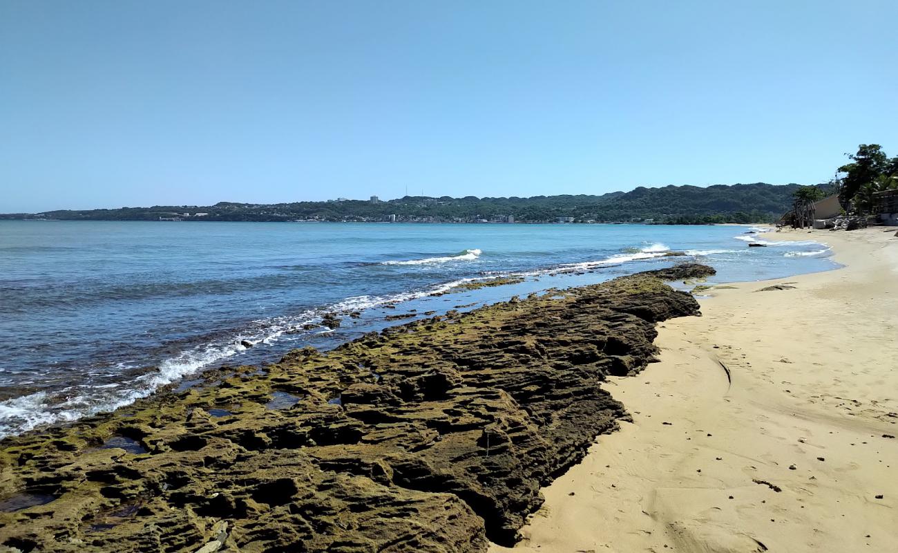 Photo de Espinar beach East avec sable lumineux de surface