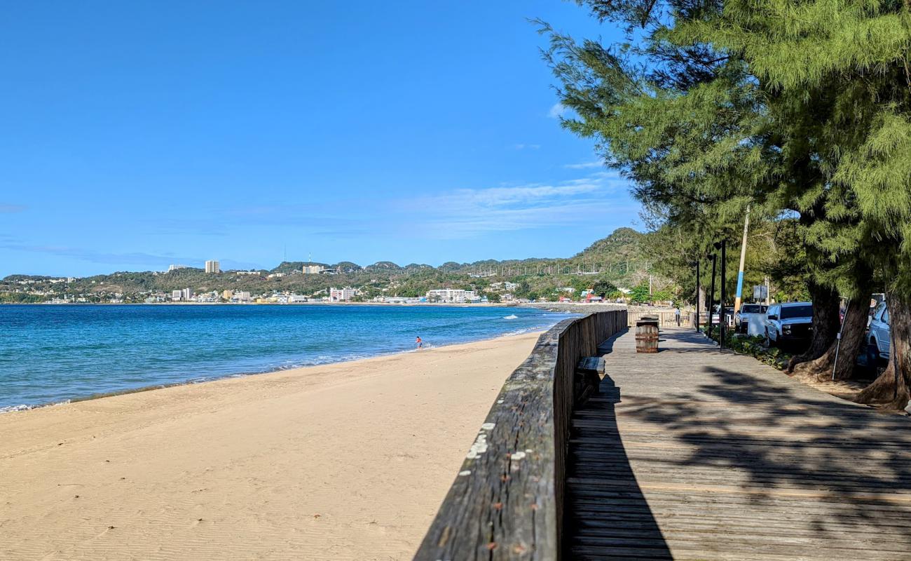 Photo de Colon beach avec sable lumineux de surface