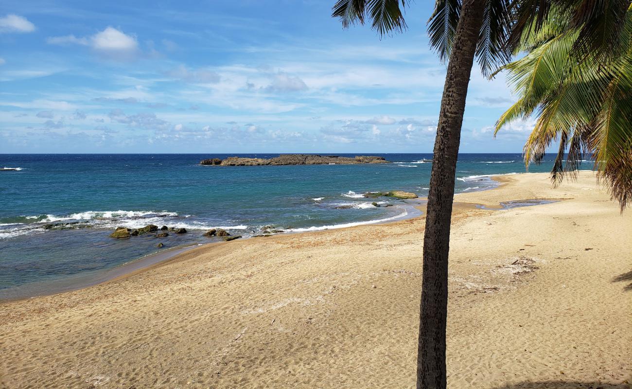 Photo de Playa Penon Brusi avec sable beige de surface