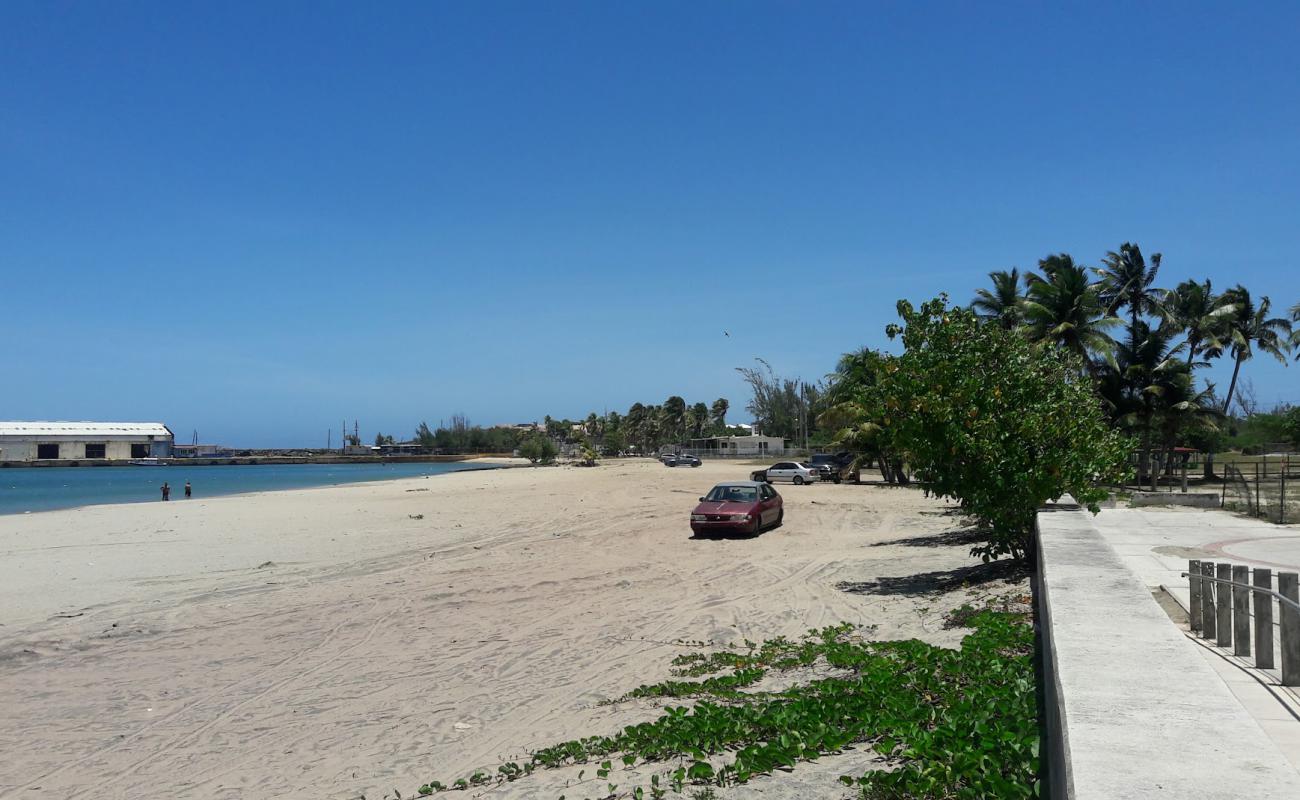 Photo de Playa Albacoa avec sable lumineux de surface