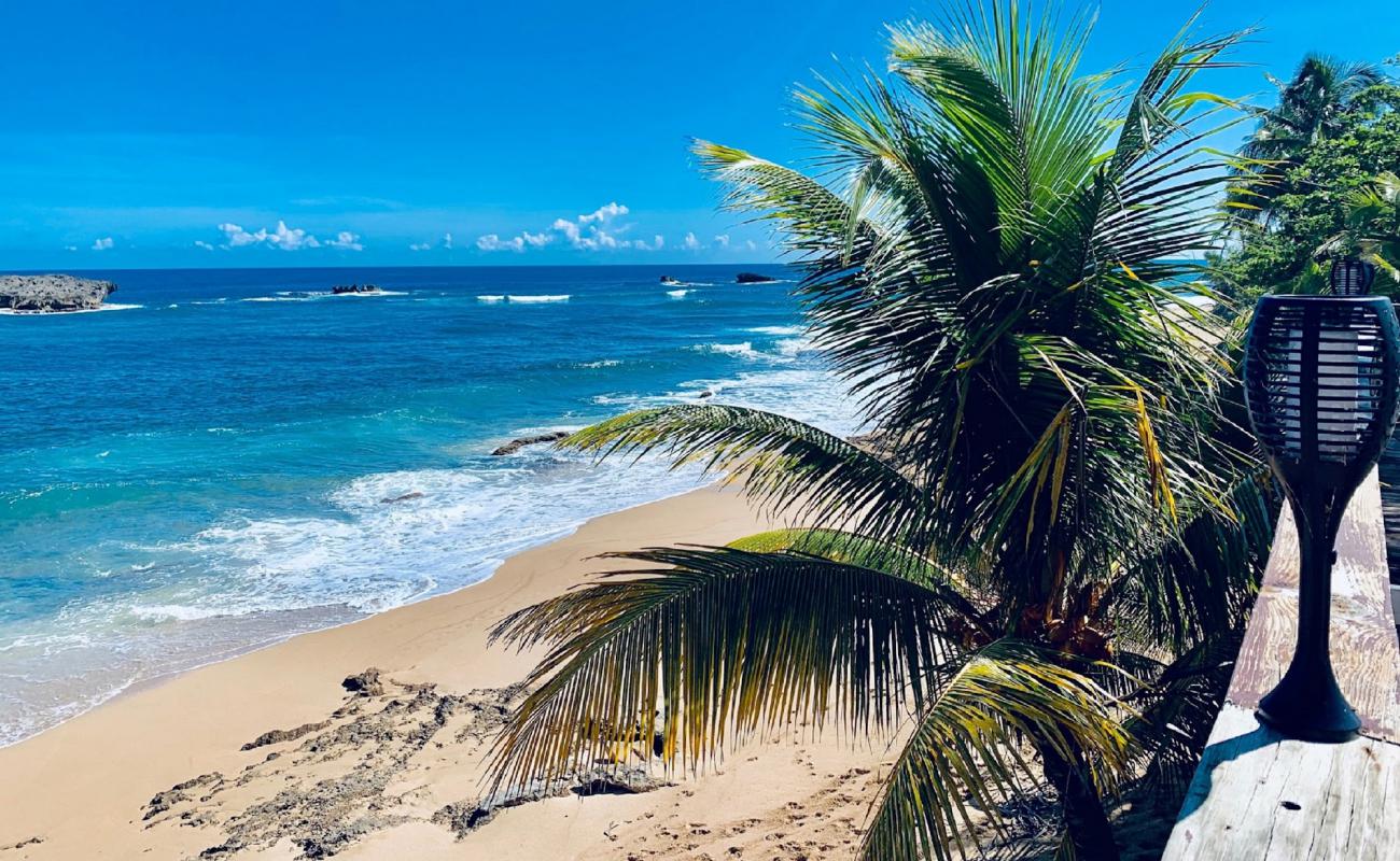 Photo de Playa Punta Caracoles avec sable lumineux de surface