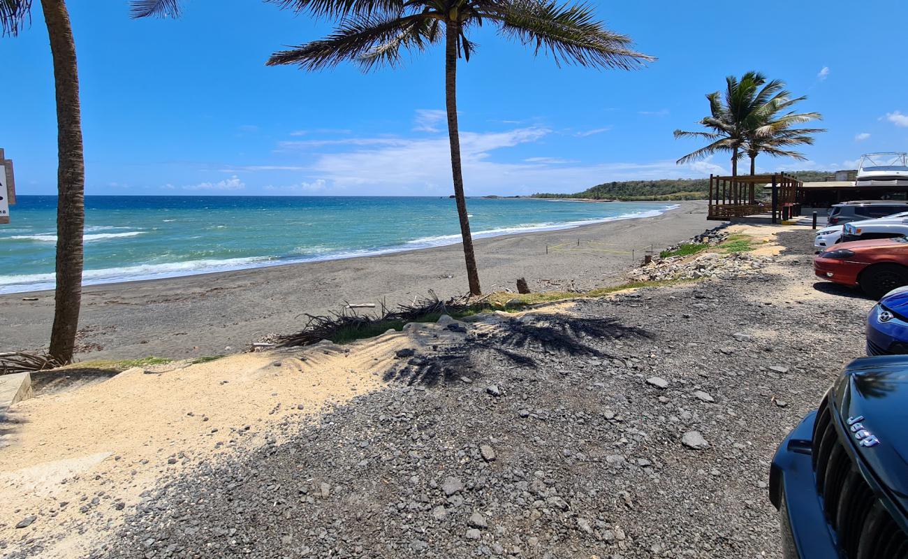 Photo de Playa La Esperanza avec sable gris de surface
