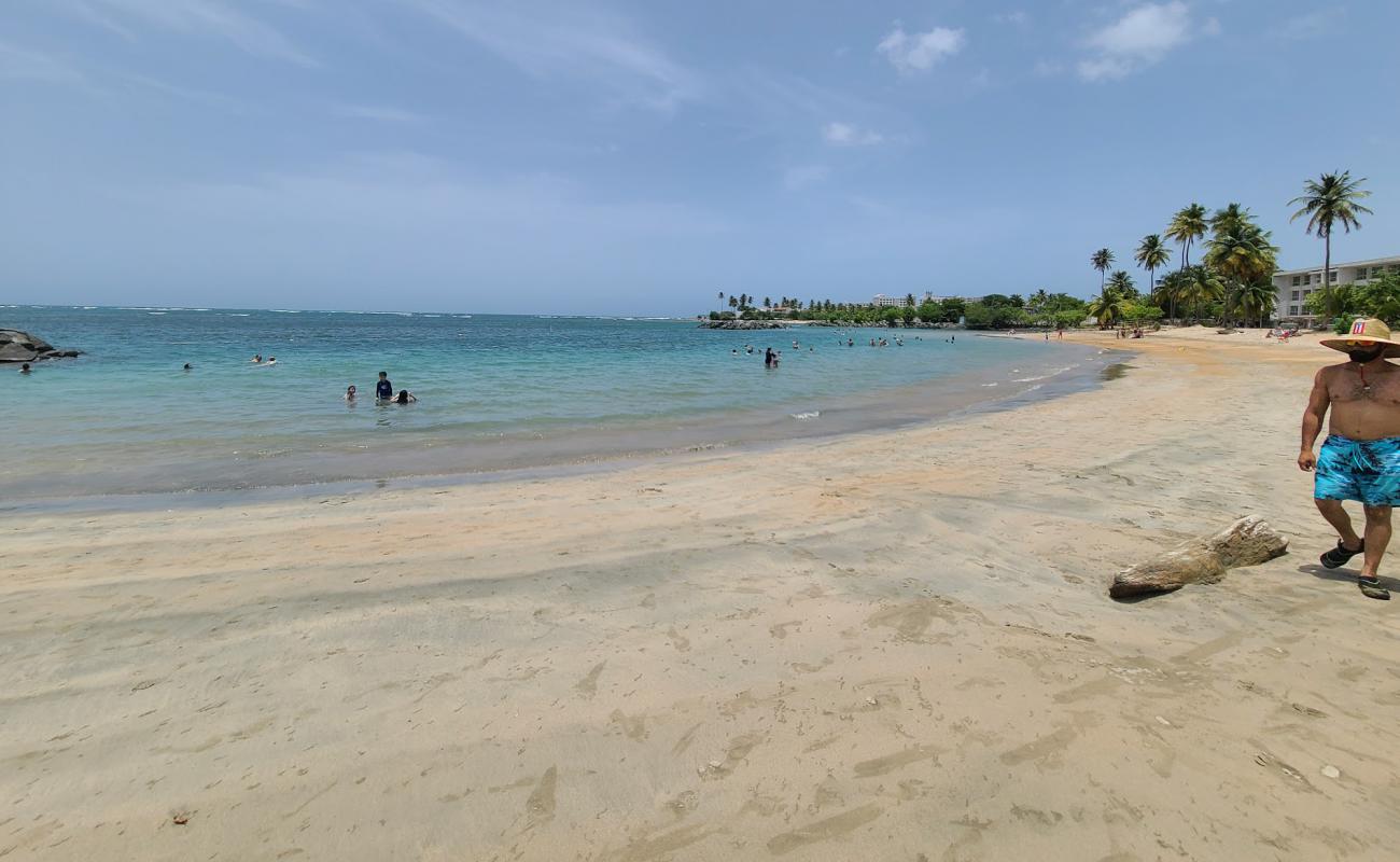 Photo de Balneario de Dorado avec sable beige de surface