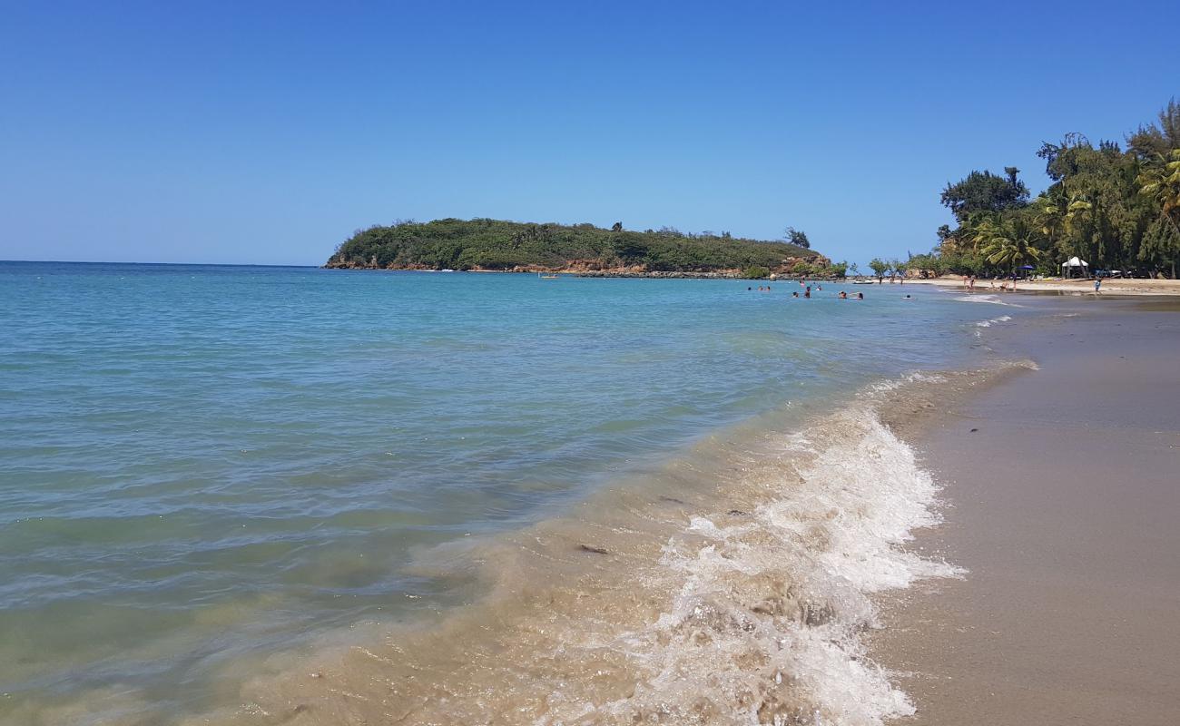 Photo de Punta Salinas beach avec sable lumineux de surface