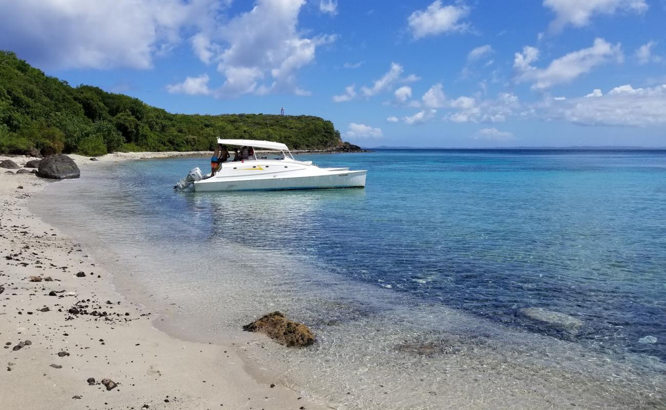 Photo de Playa Punta soldado avec sable gris avec roches de surface