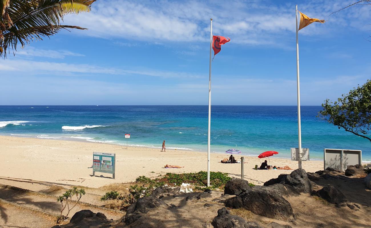 Photo de Egrets Beach avec sable beige & galets de surface