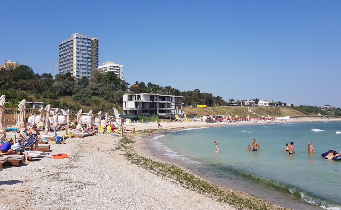 Photo de Olimp beach avec sable coquillier gris de surface