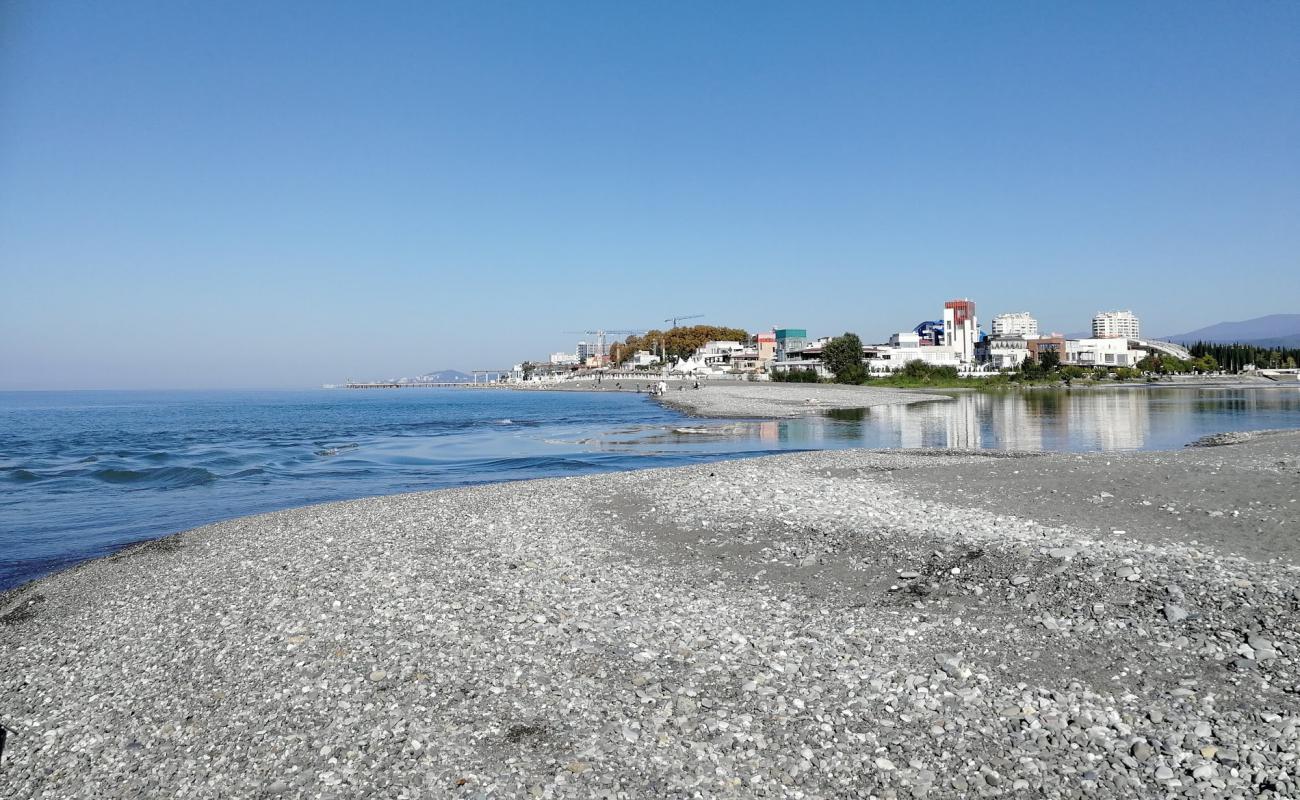 Photo de Adler port beach avec caillou gris de surface