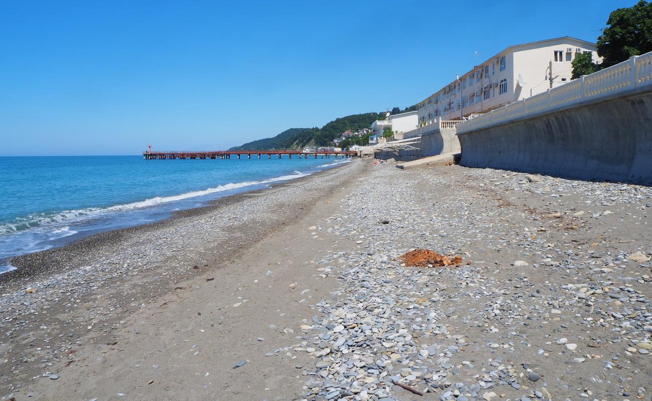 Photo de Loo beach II avec caillou gris de surface