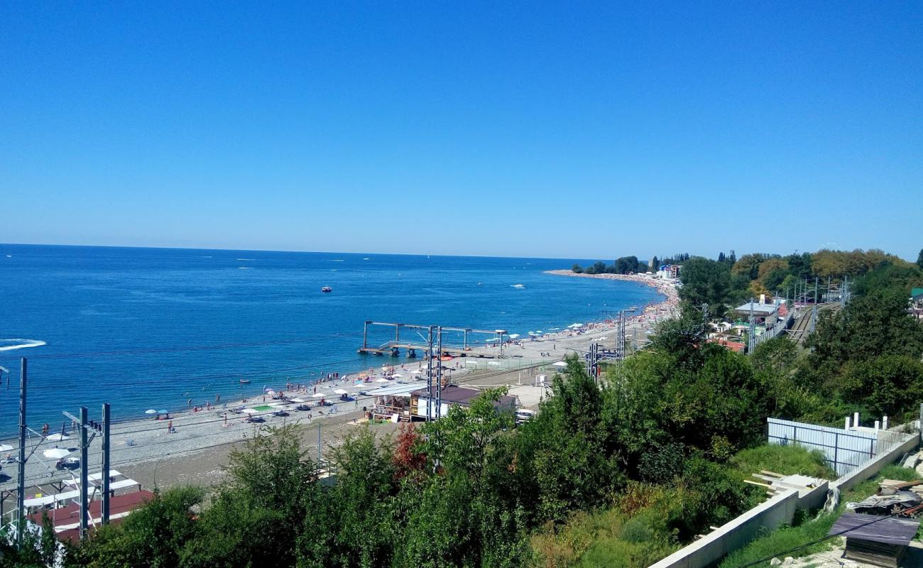 Photo de Sports beach avec sable gris avec caillou de surface