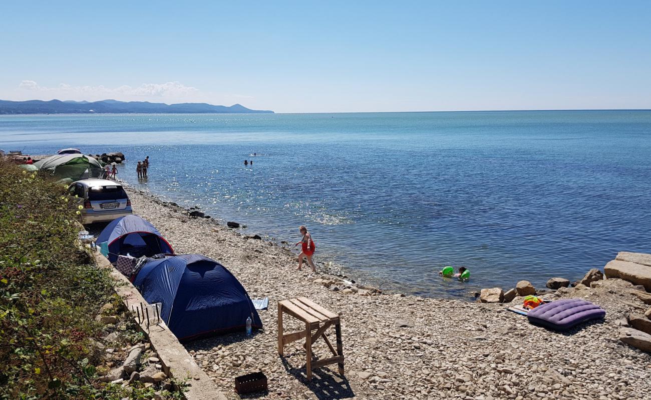 Photo de Bereg Mechty beach avec roches de surface