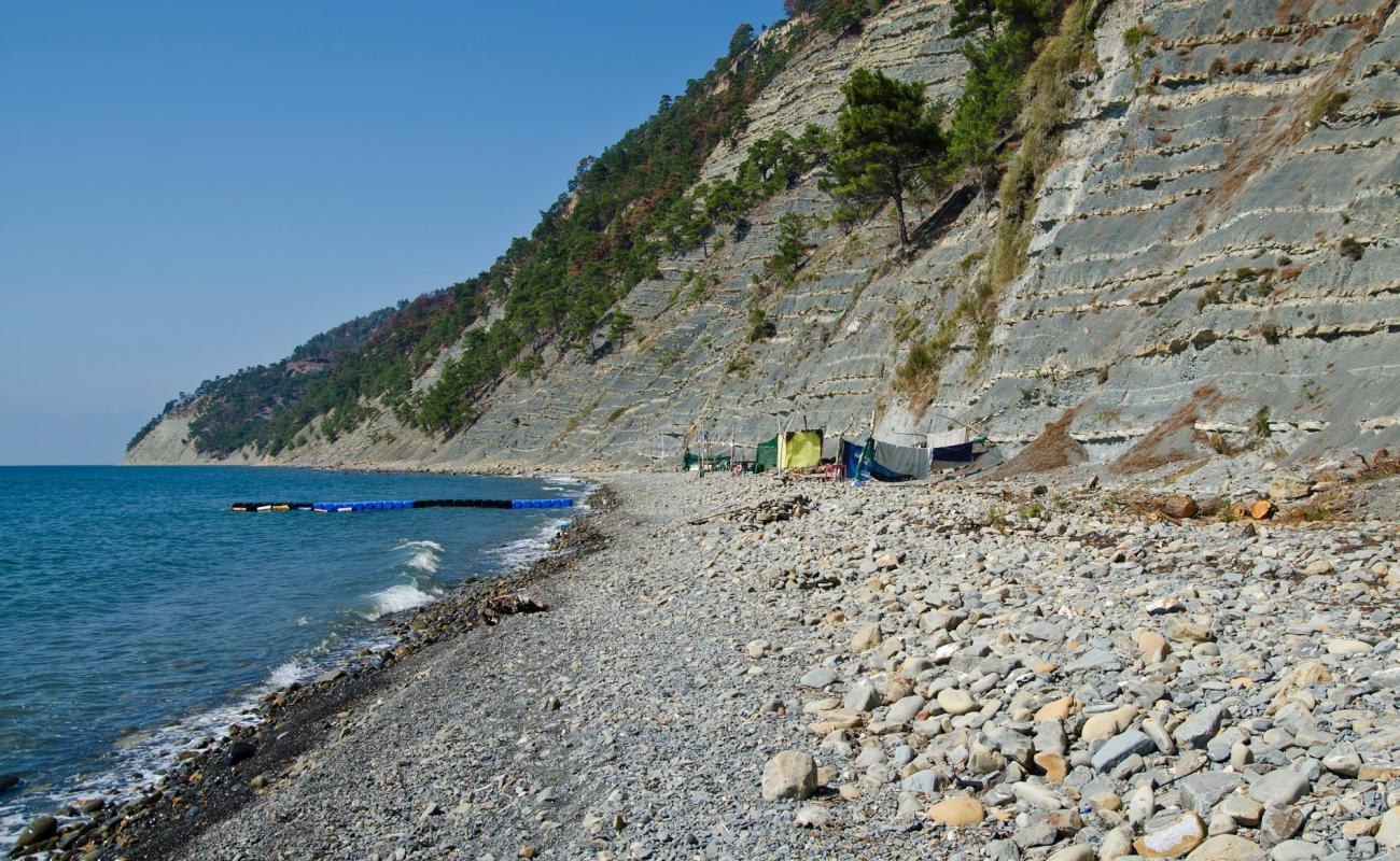 Photo de Dikiy Beach avec roches de surface