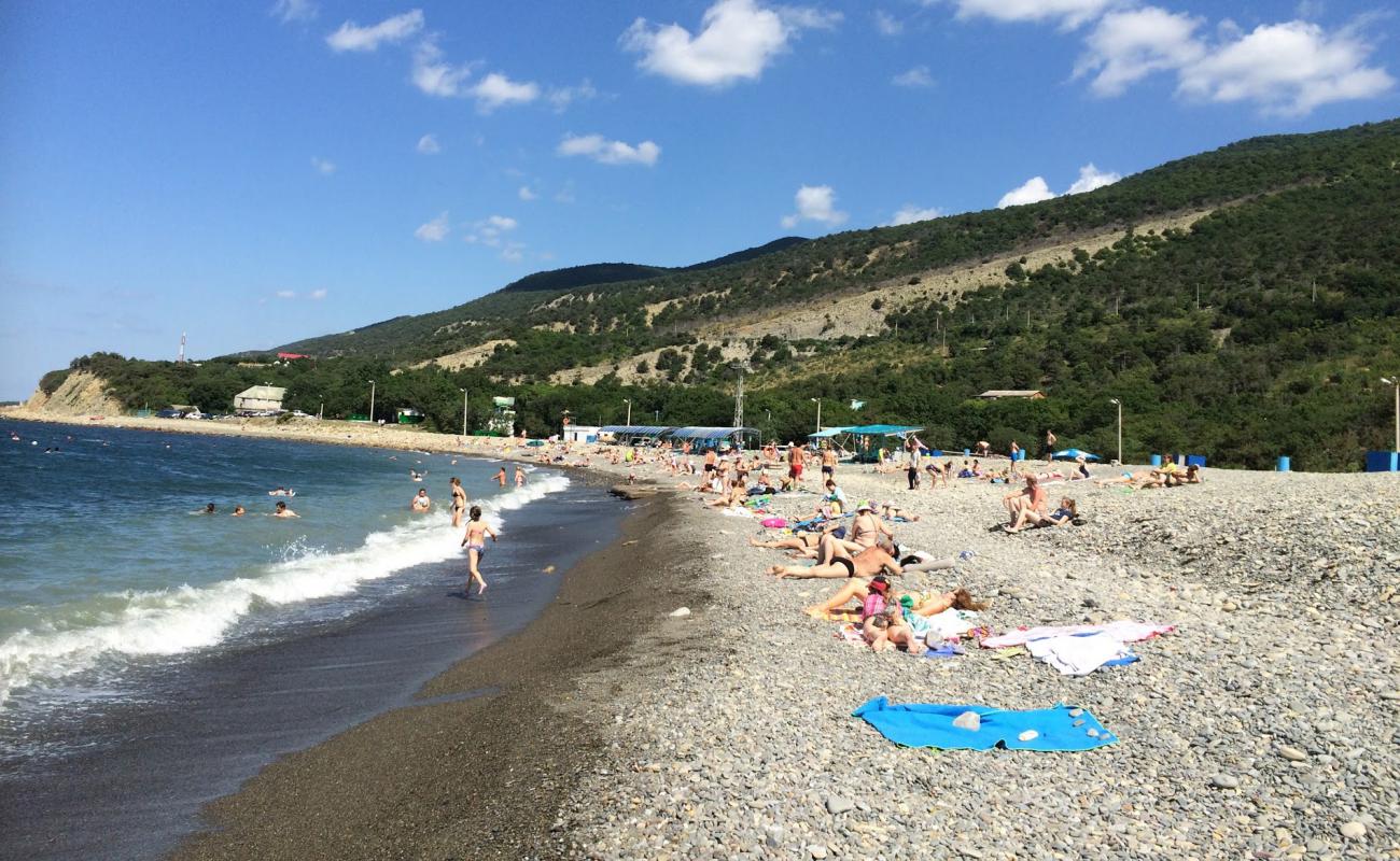 Photo de Beach Romantic avec sable gris avec caillou de surface