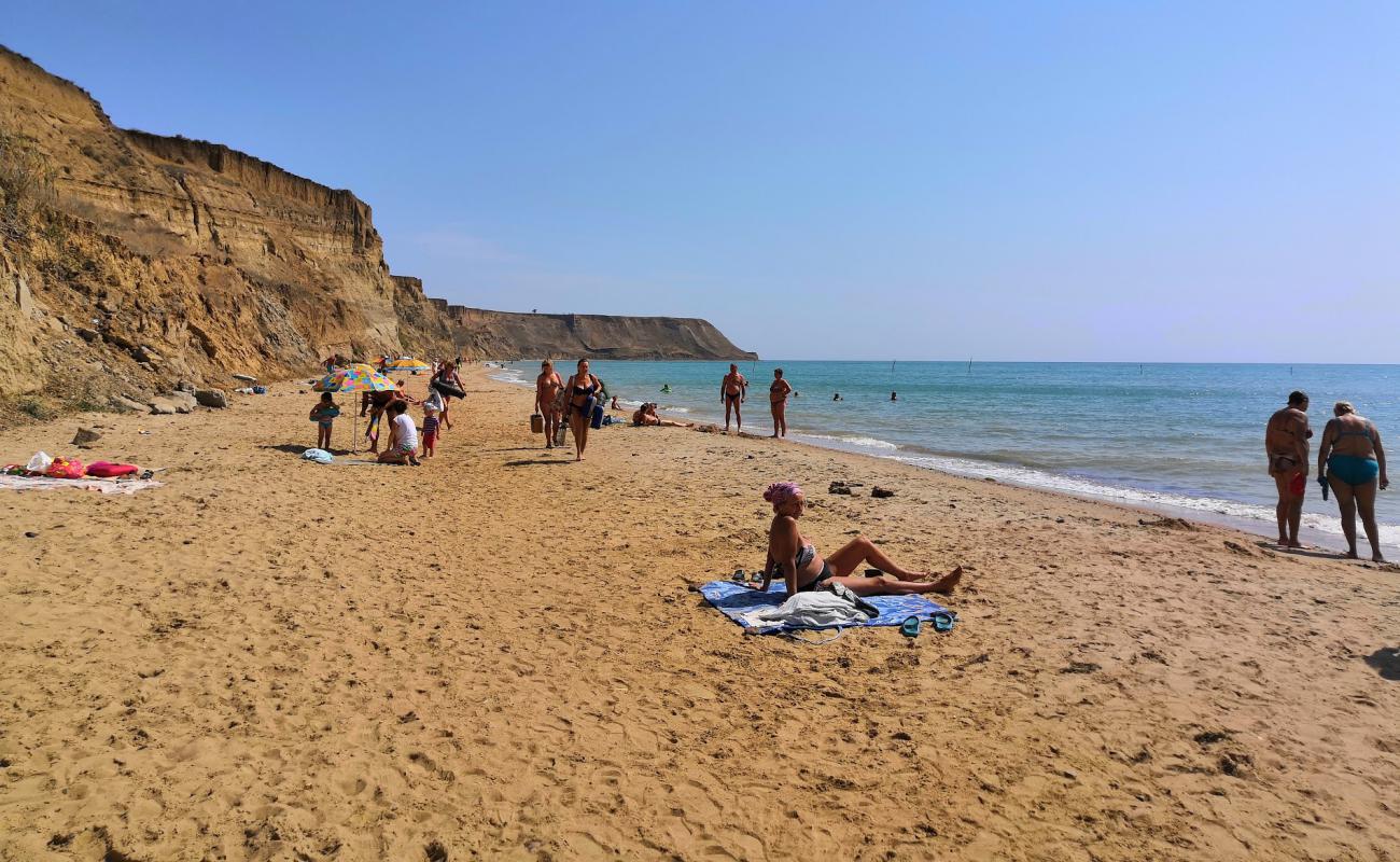 Photo de Plyazh Volna avec sable lumineux de surface