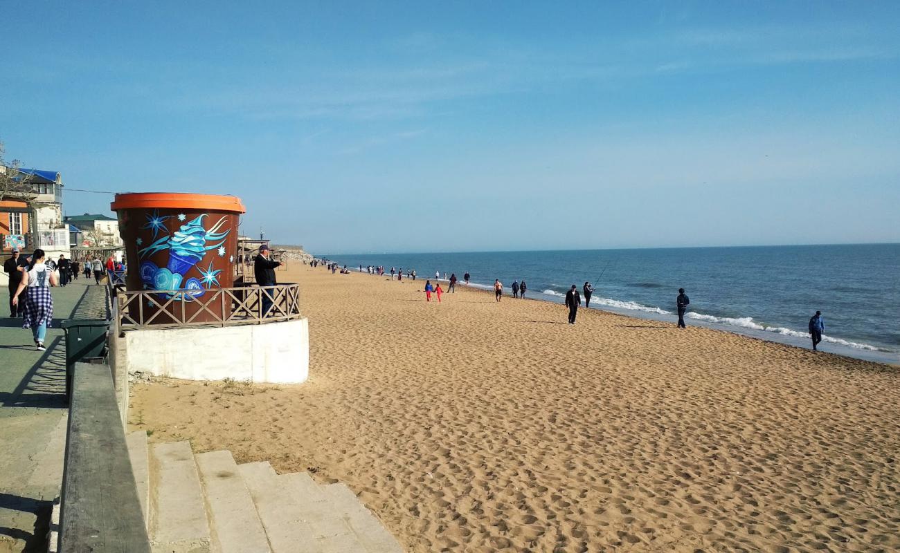 Photo de Novochurtakh Beach avec sable lumineux de surface