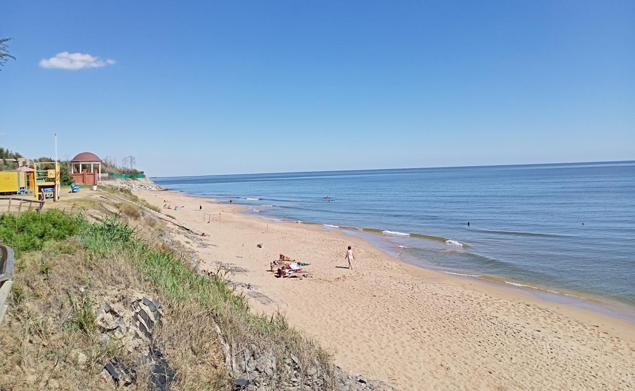 Photo de Majak Beach avec sable lumineux de surface