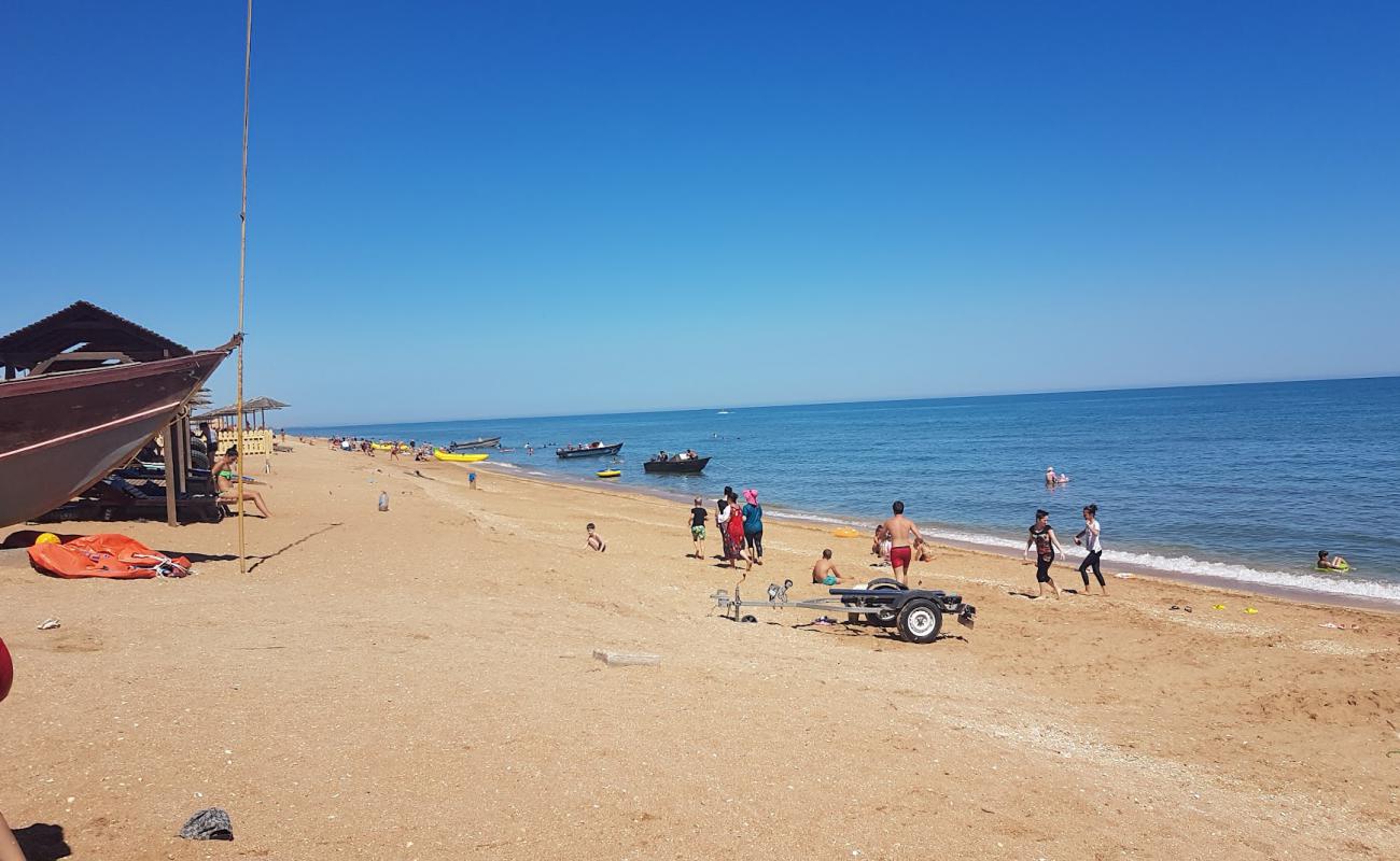 Photo de Rassvet Beach avec caillou fin clair de surface