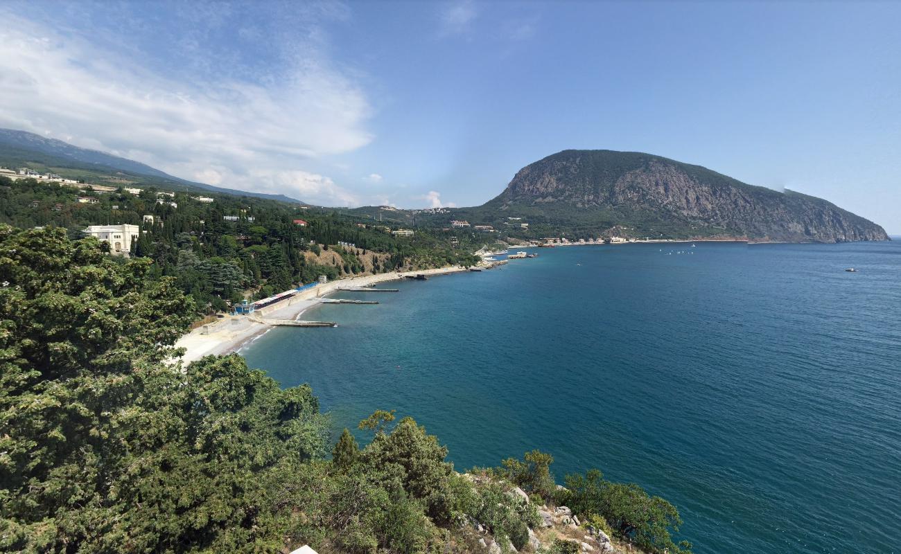 Photo de Gurzuf beach avec plusieurs moyennes baies